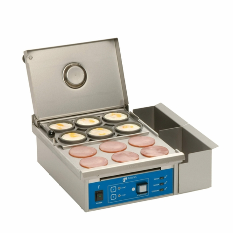 Antunes ES-600 Countertop Egg Station Cooking Eggs And Bacon On A Heated Grill Surface In A Commercial Kitchen