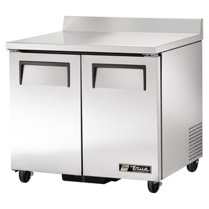 Comptoir de réfrigération True Foodservice de 91 cm avec deux portes pleines