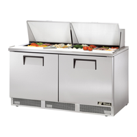 Table de préparation à sandwichs et salades True TFP-64-24M Mega Top réfrigérée de 64 pouces
