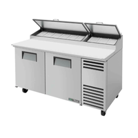 Table de préparation de pizzas réfrigérée True Manufacturing de 67 po à porte pleine