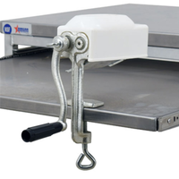 Attendrisseur à viande manuel Omcan 38038 avec pince, capacité de 1/2 po