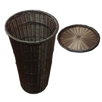 Étiquette alternative : Panier d’exposition en plastique durable Omcan 41770 pour le commerce de détail et le service - panier de table en tissage foncé avec couvercle rond pour présentoirs au détail