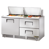 Table de préparation de salades et de sandwichs réfrigérée True TFP-64-24M-D-2 Mega Top 64"