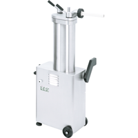 Étiquette alternative : TRENTO 46099 Empasseur de saucisses électrique hydraulique à pistons de 26 lb.