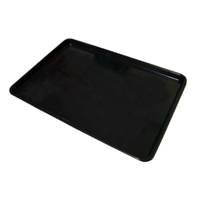 Étiquette alternative : OMCAN 10109 plateau noir de 26" de large pour plateau d’exposition en plastique noir pour viande fraîche, volaille, fruits de mer et étuisons de charcuterie